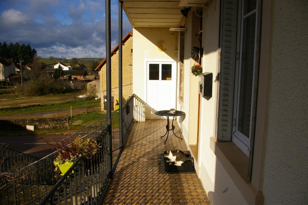 Le Puley Chambres Au Logis Des Acacias מראה חיצוני תמונה
