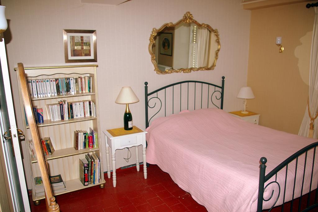 Le Puley Chambres Au Logis Des Acacias מראה חיצוני תמונה