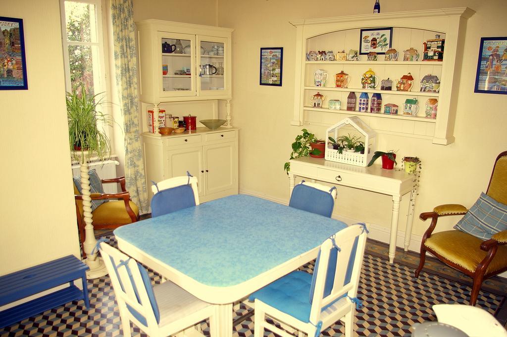 Le Puley Chambres Au Logis Des Acacias מראה חיצוני תמונה