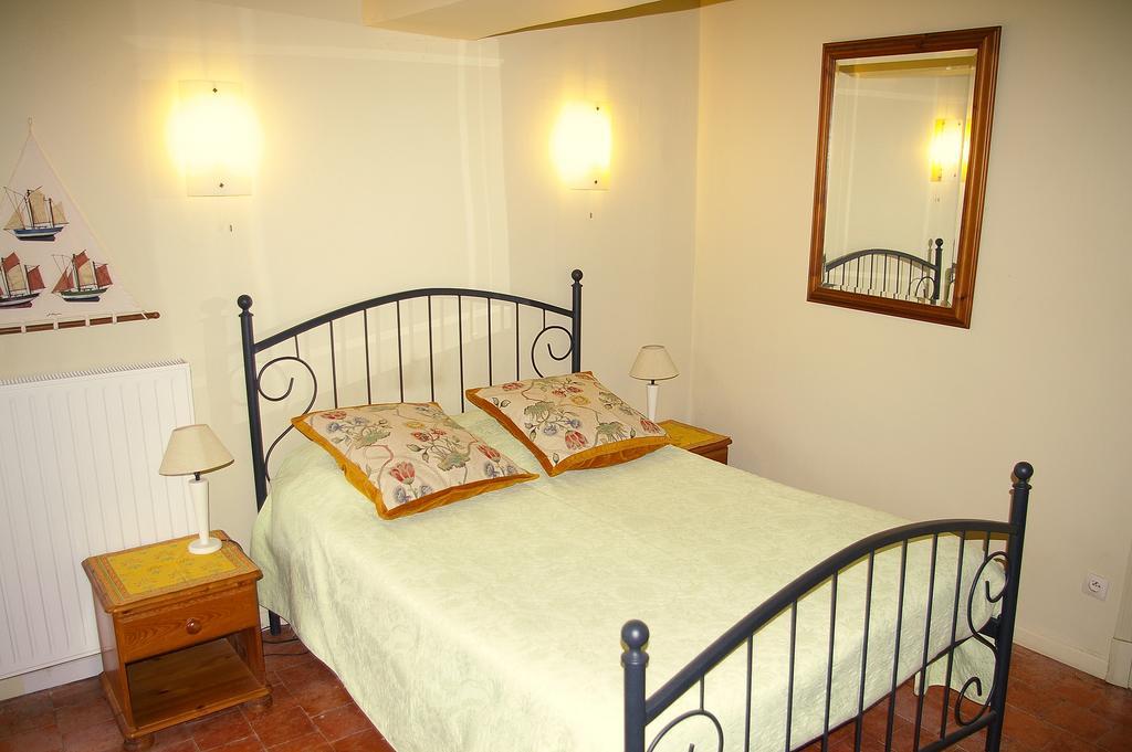 Le Puley Chambres Au Logis Des Acacias מראה חיצוני תמונה